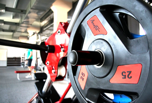 Набор 150 кг. черных олимпийских обрезиненных дисков AeroFit AFPLC 1.25-20KG с 3-мя хватами. Посадочное кольцо из нержавеющей стали, Ø 51,5 мм.