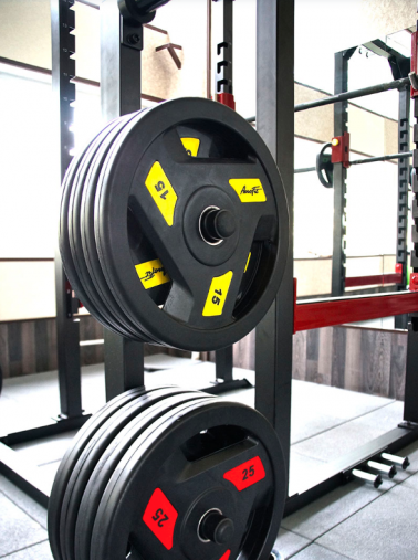 Набор 160 кг. черных олимпийских обрезиненных дисков AeroFit AFPLC 1.25-25KG с 3-мя хватами. Посадочное кольцо из нержавеющей стали Набор 160 кг. черных олимпийских обрезиненных дисков AeroFit AFPLC 1.25-25KG с 3-мя хватами. Посадочное кольцо из нержавеющей стали
